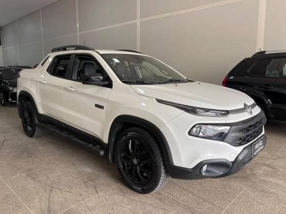 FIAT TORO 2.0 16V TURBO DIESEL ULTRA 4WD AT9 FIAT TORO 2.0 16V TURBO DIESEL ULTRA 4WD AT9